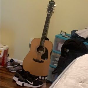 Eqiphone box guitar very nice sound